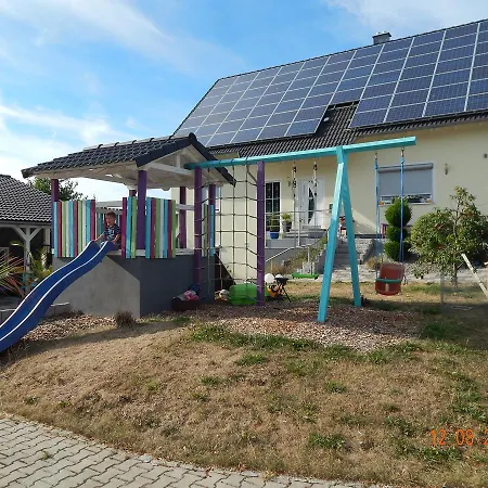 Appartement Wagner Mit Terrasse Und Kinderspielplatz Küps
